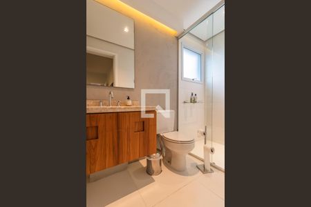 Apartamento para alugar com 155m², 2 quartos e 3 vagas Apartamento para alugar com 155m², 2 quartos e 3 vagasBanheiro da Suíte 1