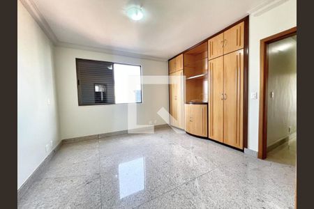 Apartamento à venda com 300m², 4 quartos e 4 vagasQuarto 3