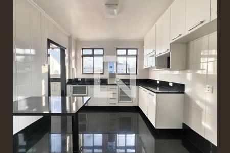 Apartamento à venda com 300m², 4 quartos e 4 vagasCozinha