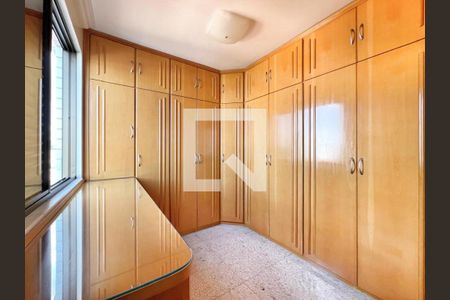 Apartamento à venda com 300m², 4 quartos e 4 vagasQuarto 2