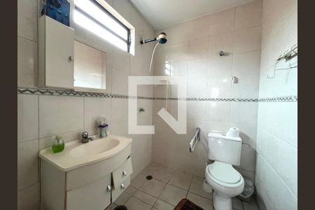 Casa à venda com 81m², 2 quartos e 2 vagasBanheiro da Suíte 2