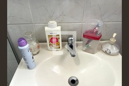 Casa à venda com 81m², 2 quartos e 2 vagasBanheiro da Suíte 1