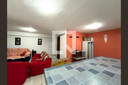 Casa à venda com 81m², 2 quartos e 2 vagasPorão