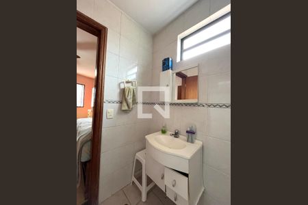 Casa à venda com 81m², 2 quartos e 2 vagasBanheiro da Suíte 2