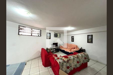 Casa à venda com 81m², 2 quartos e 2 vagasPorão