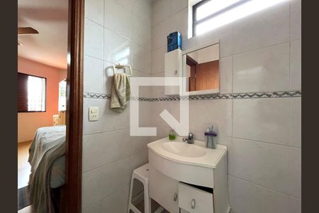 Casa à venda com 81m², 2 quartos e 2 vagasBanheiro da Suíte 2