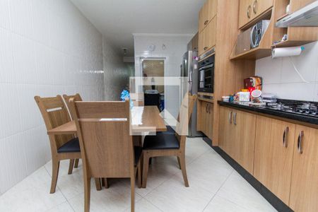 Casa à venda com 173m², 3 quartos e 2 vagas Casa à venda com 173m², 3 quartos e 2 vagasCozinha