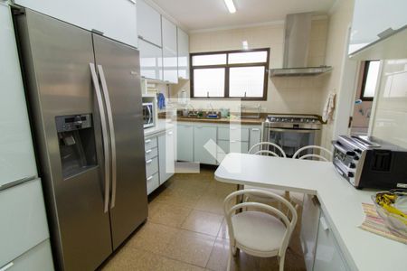 Apartamento à venda com 125m², 3 quartos e 2 vagasCozinha