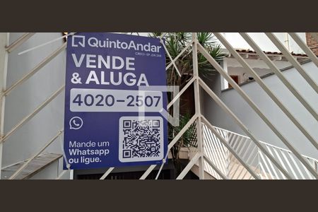 Casa à venda com 124m², 2 quartos e 3 vagas Casa à venda com 124m², 2 quartos e 3 vagasFachada