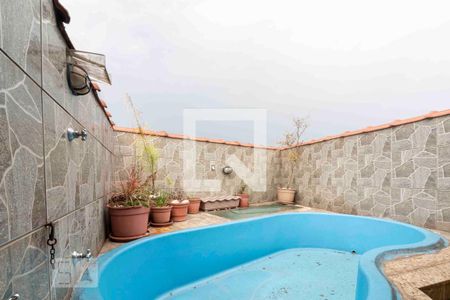 Casa para alugar com 255m², 2 quartos e 1 vaga Casa para alugar com 255m², 2 quartos e 1 vagaPiscina