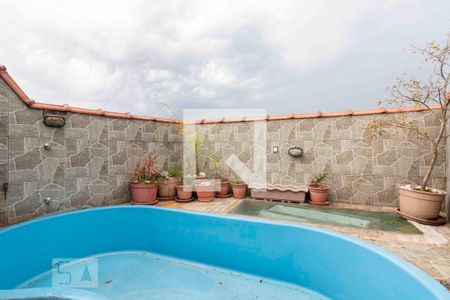 Casa para alugar com 255m², 2 quartos e 1 vaga Casa para alugar com 255m², 2 quartos e 1 vagaPiscina