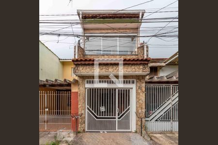 Casa para alugar com 255m², 2 quartos e 1 vaga Casa para alugar com 255m², 2 quartos e 1 vagaFachada