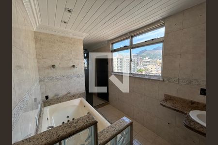 Apartamento à venda com 300m², 3 quartos e 1 vagaBanheiro da Suíte