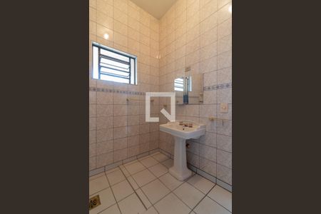 Casa para alugar com 120m², 2 quartos e sem vaga Casa para alugar com 120m², 2 quartos e sem vagaBanheiro Corredor