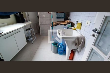 Apartamento à venda com 118m², 3 quartos e 3 vagas Apartamento à venda com 118m², 3 quartos e 3 vagasÁrea de Serviço