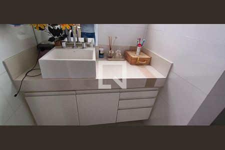 Apartamento à venda com 118m², 3 quartos e 3 vagas Apartamento à venda com 118m², 3 quartos e 3 vagasBanheiro da Suíte