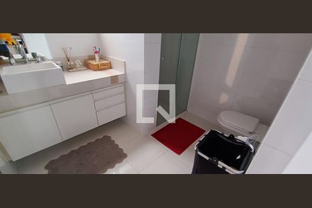Apartamento à venda com 118m², 3 quartos e 3 vagas Apartamento à venda com 118m², 3 quartos e 3 vagasBanheiro da Suíte