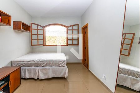 Casa à venda com 330m², 6 quartos e 3 vagasSuíte 2