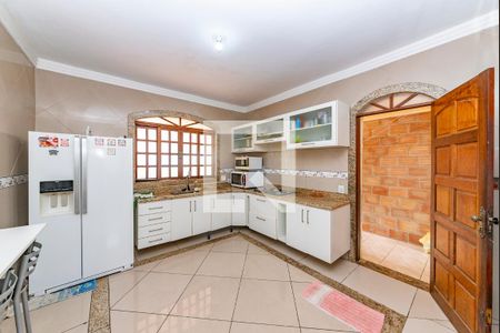 Casa à venda com 330m², 6 quartos e 3 vagasCozinha