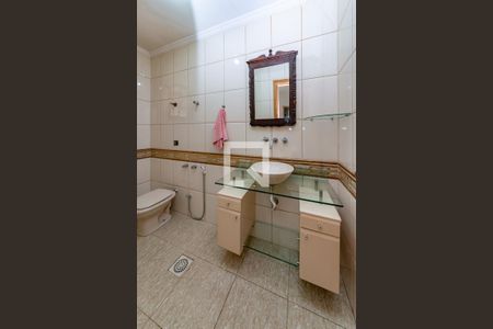 Casa à venda com 330m², 6 quartos e 3 vagasBanheiro da Suíte 1