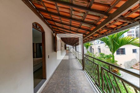 Casa à venda com 330m², 6 quartos e 3 vagasVaranda