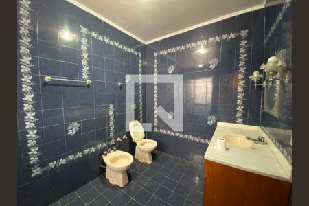 Casa à venda com 350m², 3 quartos e 6 vagas Casa à venda com 350m², 3 quartos e 6 vagasBanheiro da Suíte