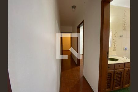 Casa à venda com 350m², 3 quartos e 6 vagas Casa à venda com 350m², 3 quartos e 6 vagasCorredor