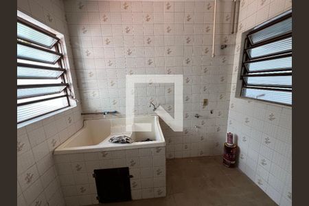 Casa à venda com 350m², 3 quartos e 6 vagas Casa à venda com 350m², 3 quartos e 6 vagasÁrea de Serviço