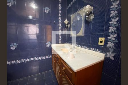 Casa à venda com 350m², 3 quartos e 6 vagas Casa à venda com 350m², 3 quartos e 6 vagasBanheiro da Suíte