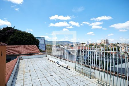 Casa à venda com 300m², 1 quarto e 4 vagasTerraço