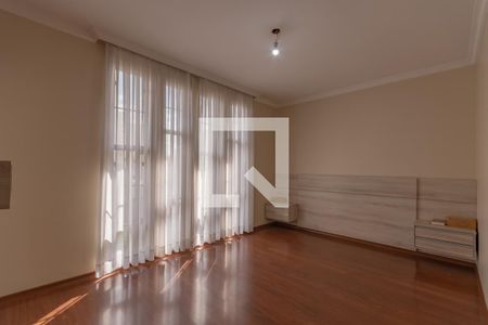 Casa à venda com 280m², 4 quartos e 3 vagasSuíte