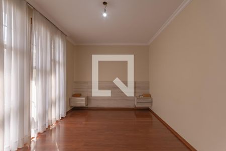 Casa à venda com 280m², 4 quartos e 3 vagasSuíte