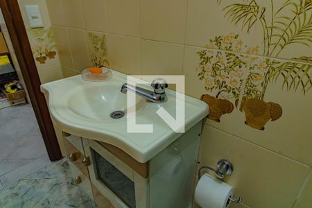 Casa à venda com 248m², 4 quartos e 2 vagas Casa à venda com 248m², 4 quartos e 2 vagasBanheiro