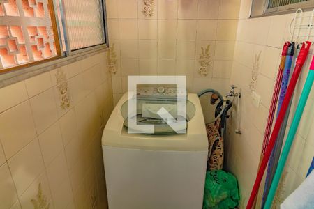 Casa à venda com 248m², 4 quartos e 2 vagas Casa à venda com 248m², 4 quartos e 2 vagasÁrea de Serviço casa 2