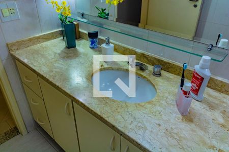 Casa à venda com 248m², 4 quartos e 2 vagas Casa à venda com 248m², 4 quartos e 2 vagasBanheiro