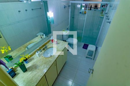 Casa à venda com 248m², 4 quartos e 2 vagas Casa à venda com 248m², 4 quartos e 2 vagasBanheiro