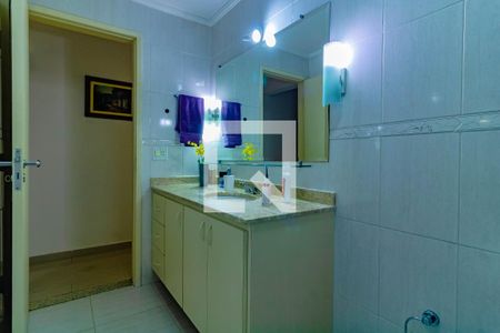 Casa à venda com 248m², 4 quartos e 2 vagas Casa à venda com 248m², 4 quartos e 2 vagasBanheiro