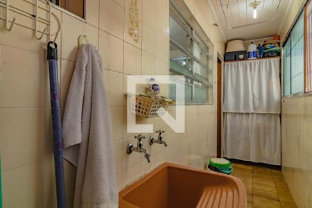 Casa à venda com 248m², 4 quartos e 2 vagas Casa à venda com 248m², 4 quartos e 2 vagasÁrea de Serviço casa 2