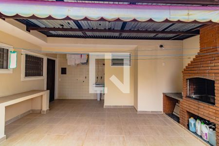 Casa à venda com 248m², 4 quartos e 2 vagas Casa à venda com 248m², 4 quartos e 2 vagasÁrea Externa casa 2