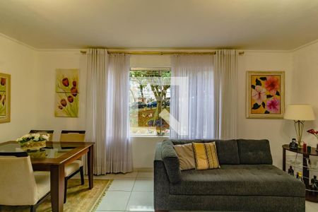 Casa à venda com 248m², 4 quartos e 2 vagas Casa à venda com 248m², 4 quartos e 2 vagasSala casa 2