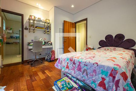 Casa à venda com 300m², 3 quartos e 4 vagasSuíte 2