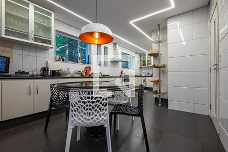 Casa à venda com 300m², 3 quartos e 4 vagasCozinha