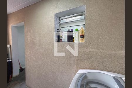 Casa à venda com 180m², 4 quartos e 2 vagasCasa 1- Área de serviço