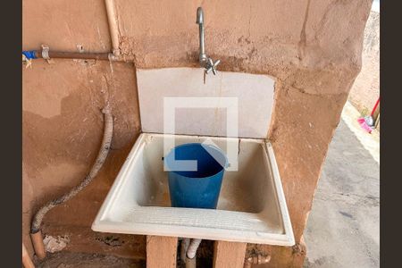 Casa à venda com 180m², 4 quartos e 2 vagasCasa 2- Área de serviço