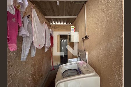 Casa à venda com 180m², 4 quartos e 2 vagasCasa 3- Área de serviço