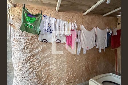 Casa à venda com 180m², 4 quartos e 2 vagasCasa 3- Área de serviço