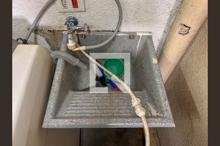 Casa à venda com 180m², 4 quartos e 2 vagasCasa 1- Área de serviço