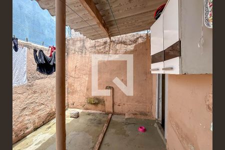 Casa à venda com 180m², 4 quartos e 2 vagasCasa 2- Área de serviço