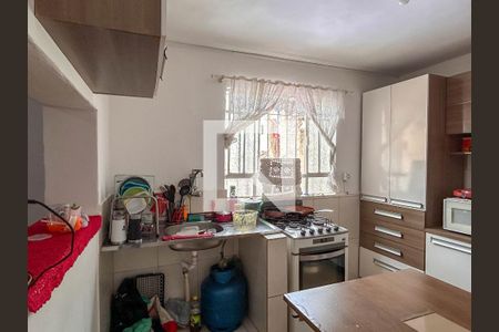 Casa à venda com 180m², 4 quartos e 2 vagasCasa 3- Cozinha