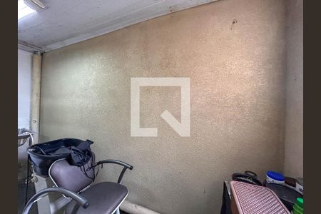 Casa à venda com 180m², 4 quartos e 2 vagasCasa 1- Área de serviço